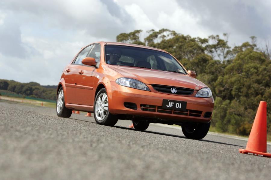  Holden Viva Hatchback 2005 года  (фото 11 из 21)